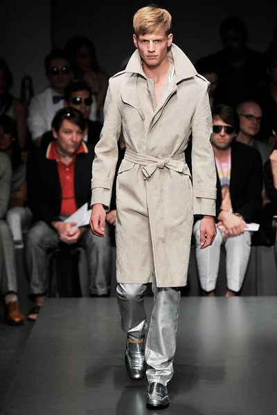 Look 32